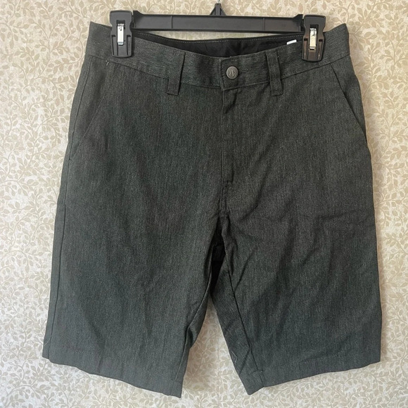 Volcom Other - Men’s grey Volcom flat front shorts  size 28